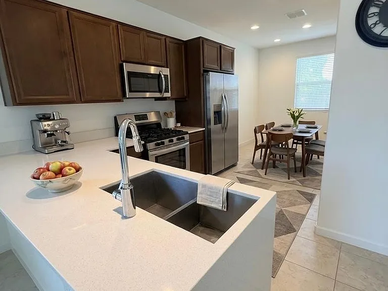 3807 S 65th Ave — Photo 15