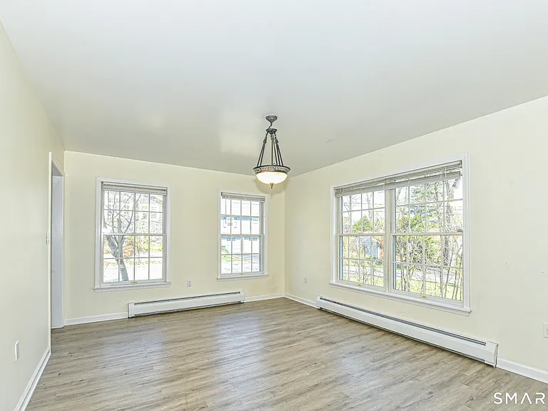 5 Moody Ave — Photo 7