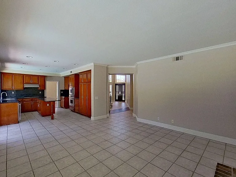 4749 E Bradford Ave — Photo 9