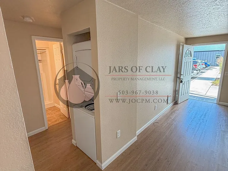 621-646 Plymouth Dr NE — Photo 14