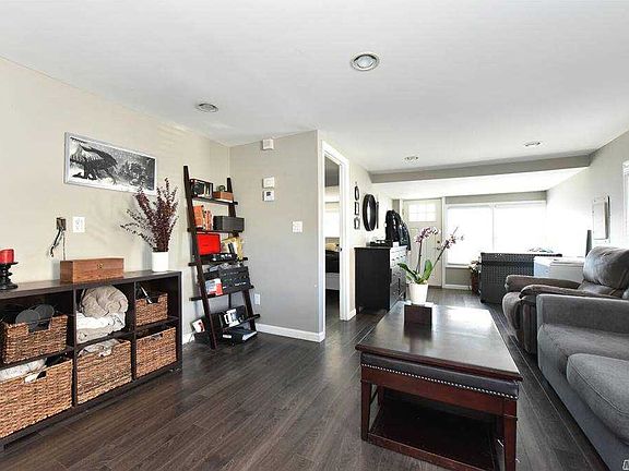 5th image of 136 Beach Ave