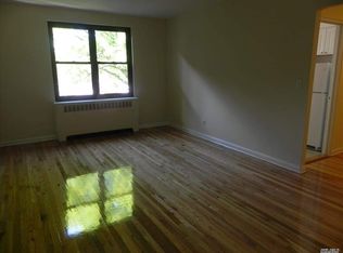 23 Schenck Ave APT 2CE, Great Neck, NY 11021