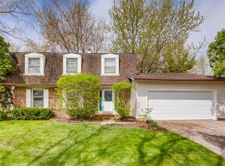 692 Michigan Ln, Elk Grove Village, IL 60007