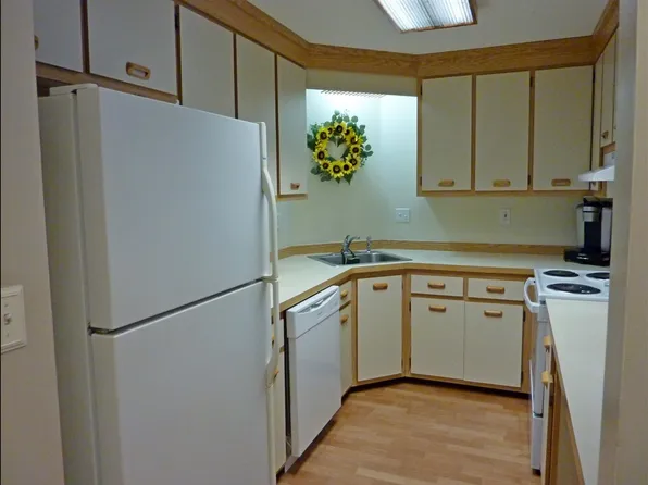 45 Dogwood Dr APT 304, Nashua, NH 03062