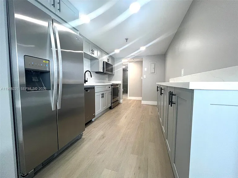 2401 Collins Ave #803 — Photo 6