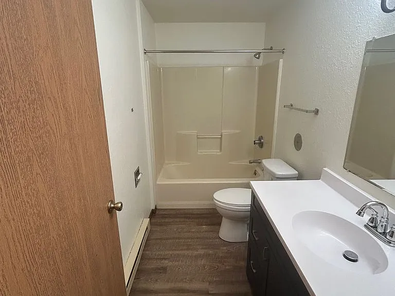 3949 Washington Avenue Apartments — Photo 12