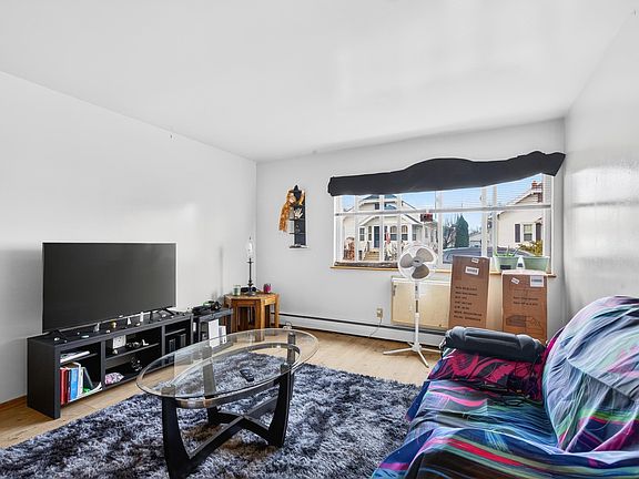 2nd image of 202 E Rees St