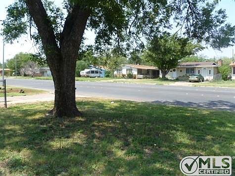 3rd image of 1709 N Mockingbird Ln