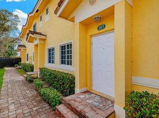 207 NE 4th Ct, Hallandale, FL 33009