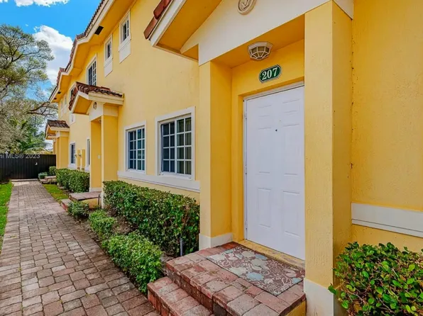 207 NE 4th Ct, Hallandale, FL 33009