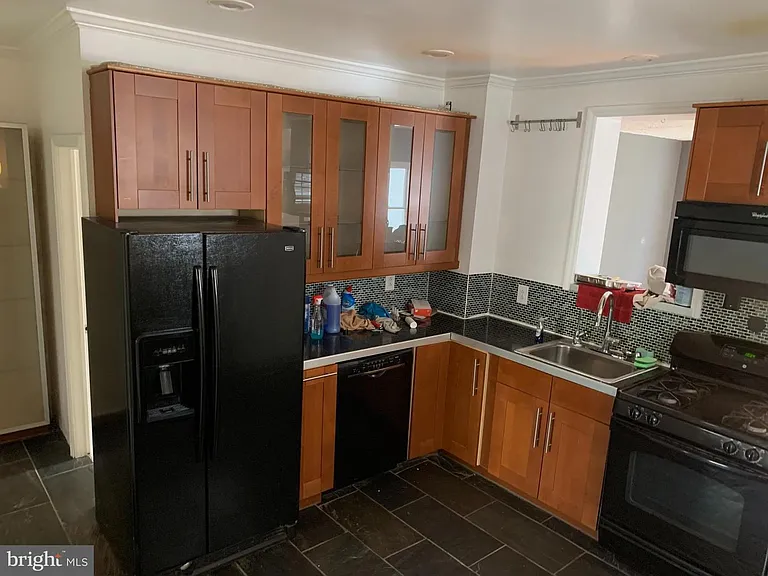 417 Leverington Ave — Photo 2
