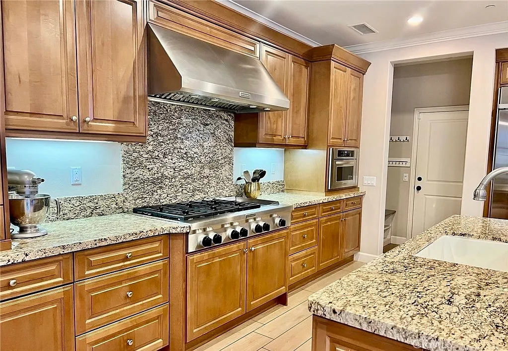 4 bed, 2912 sqft, $7,500 — Photo 4