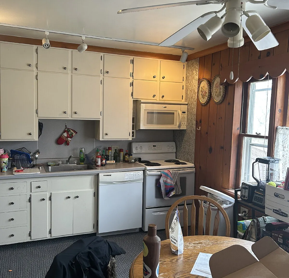 3 bed, 1.0 bath, $525 — Photo 2