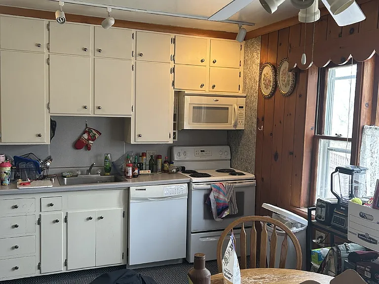 1325 State St — Photo 2