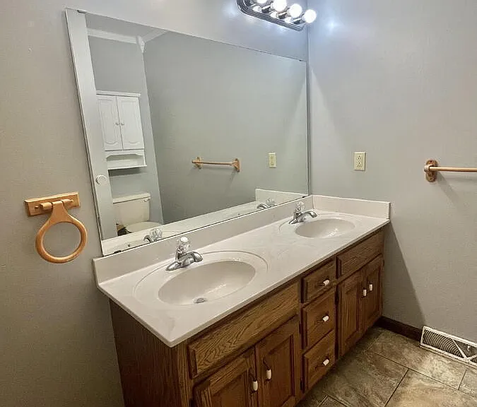 808 Grant St — Photo 15