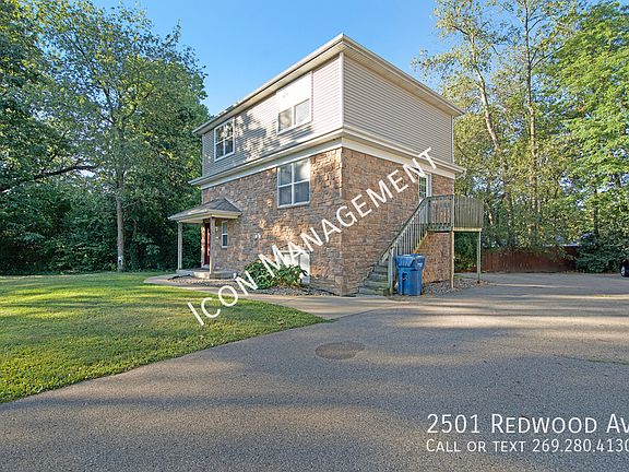 3rd image of 2501 Redwood Ave