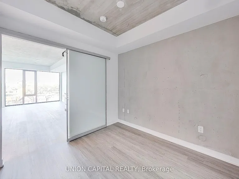195 McCaul St #502 — Photo 23