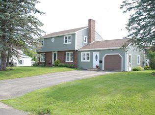 90 Hillcrest Dr, Brewer, ME 04412