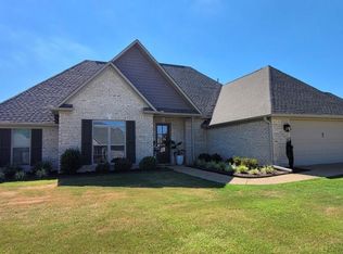 57 Garrison Dr, Jackson, TN 38305