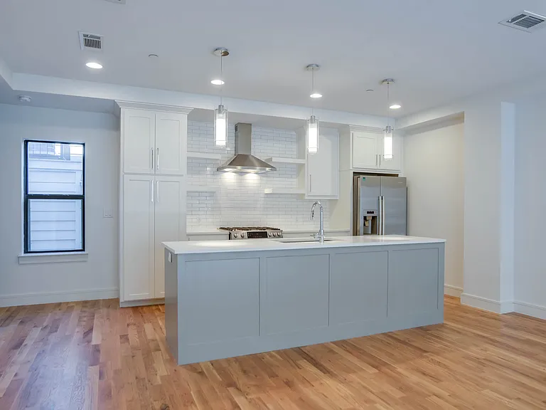 2127 Clark St #104 — Photo 12