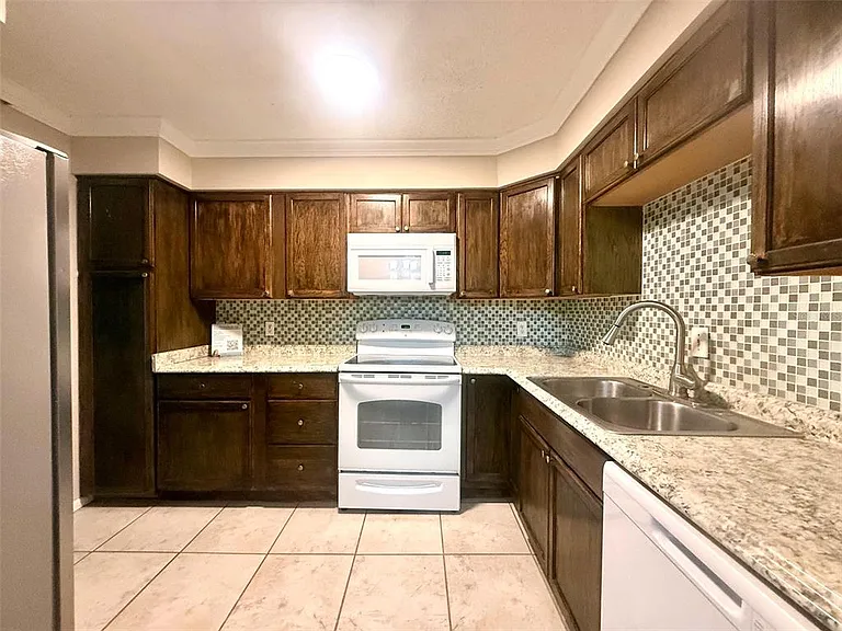 534 Orange Dr #27 — Photo 3