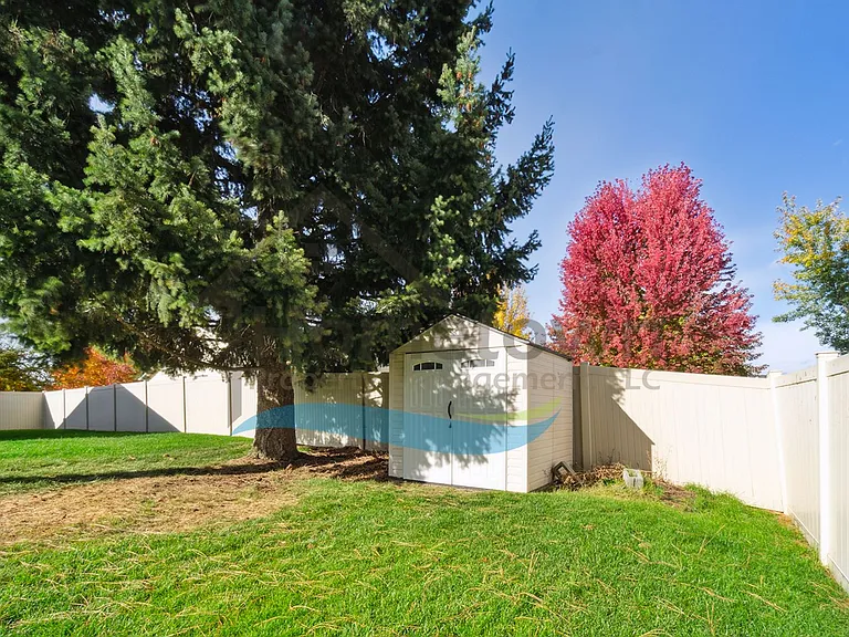 7358 N Aaron St — Photo 37