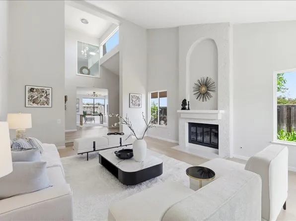 12 Riviera Cir, Redwood City, CA 94065