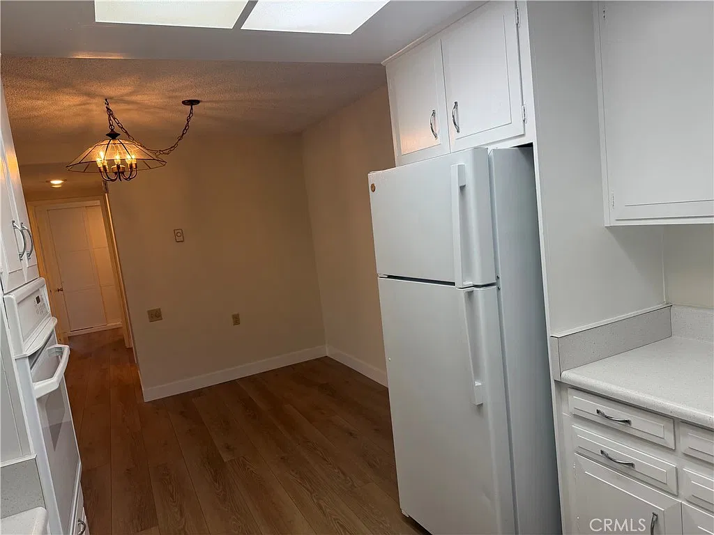 2 bed, 1040 sqft, $3,000 — Photo 4