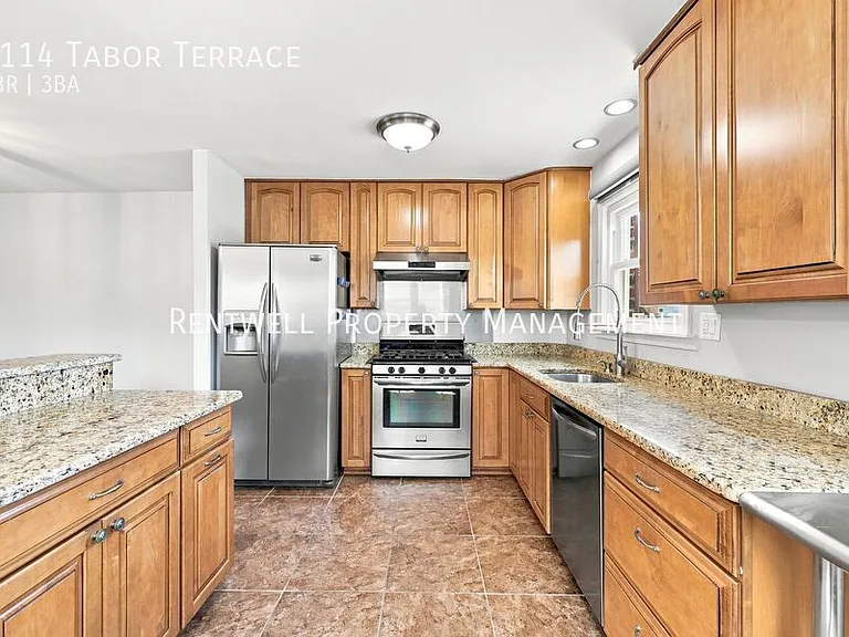 1114 Tabor Ter — Photo 5