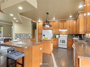 2835 SW 102nd St, Seattle, WA 98146