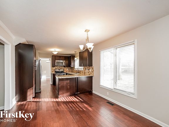 4th image of 207 Andover Ln