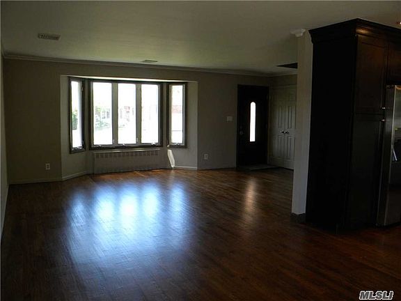 4th image of 4085 Bayberry Ln