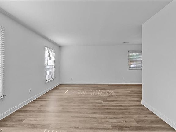 5th image of 1928 Middlewood Ct