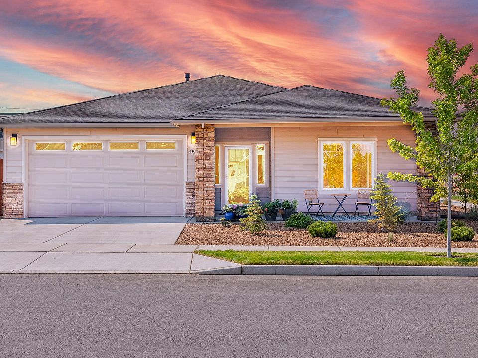 Twilight View (Front)>