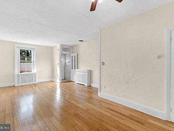 5th image of 122 W Salaignac St