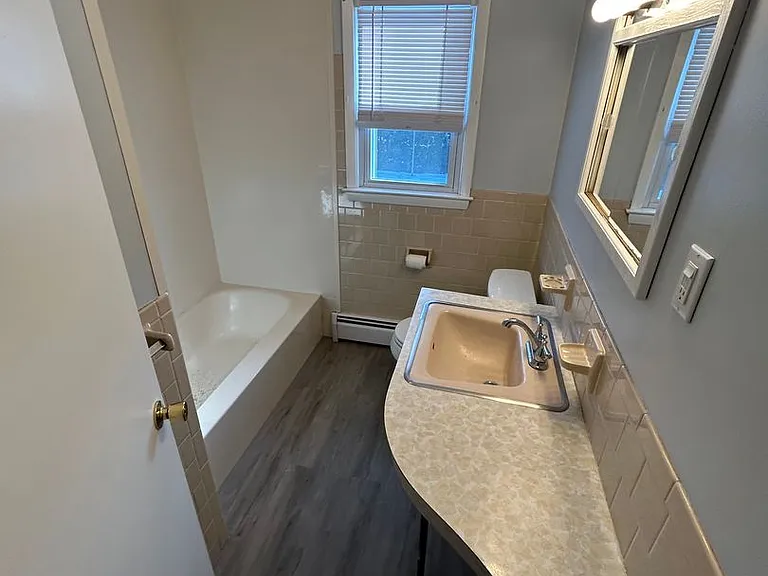 58 Versailles St — Photo 27