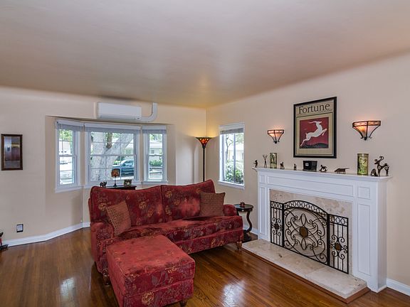 2nd image of 923 N Orchard Dr