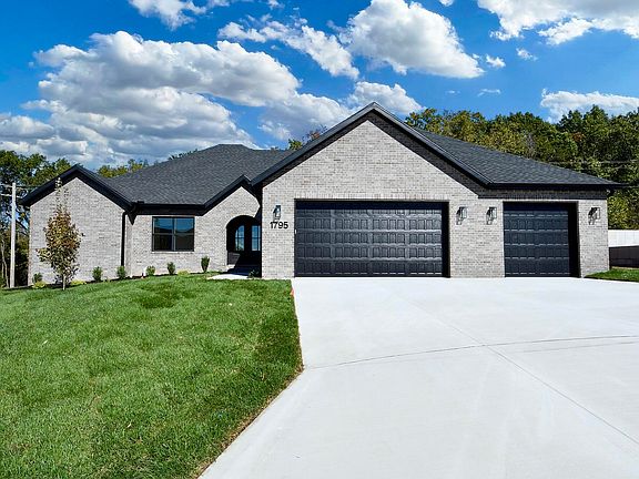 2nd image of 1795 W Gaslight Drive