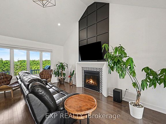 4th image of 306 Moisson St