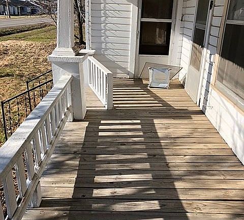 4th image of 402 W Washington Ave