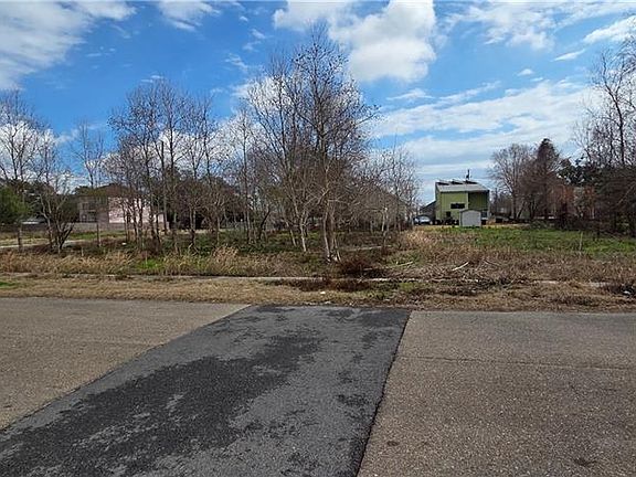 3rd image of 2039 Deslonde St