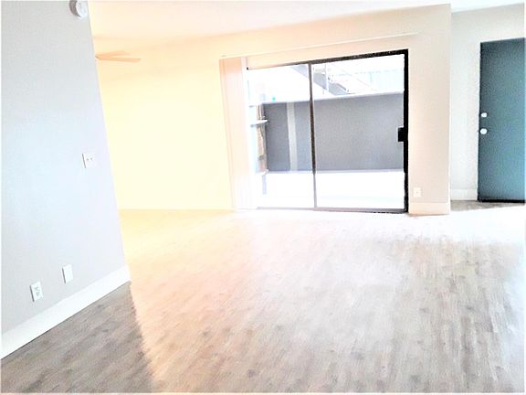 5th image of 11230 Camarillo St #109