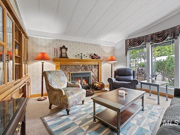 4th image of 5590 N Willowlawn Way