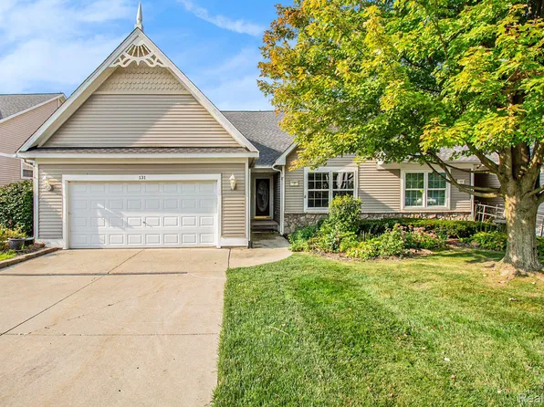 131 Victoria Park Dr, Howell, MI 48843