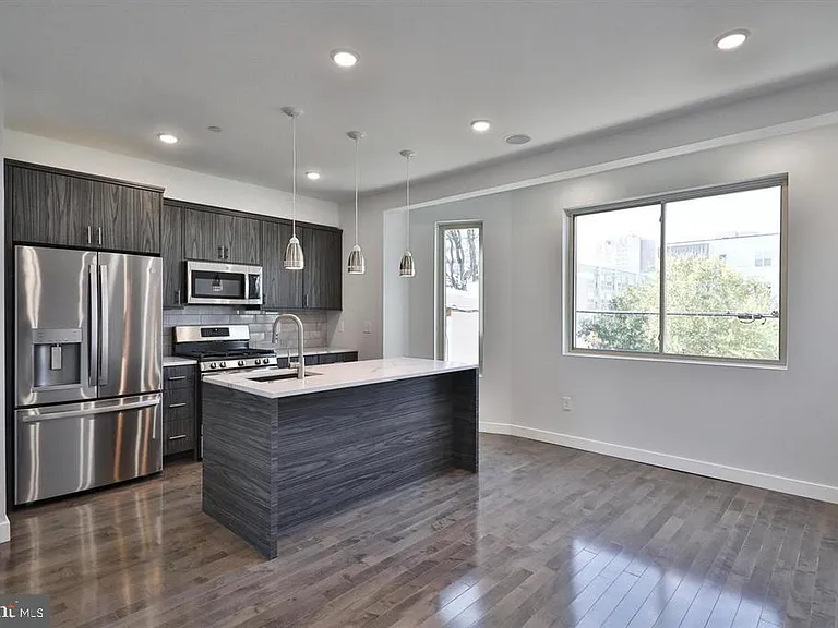 1939 N Darien St #2 — Photo 4