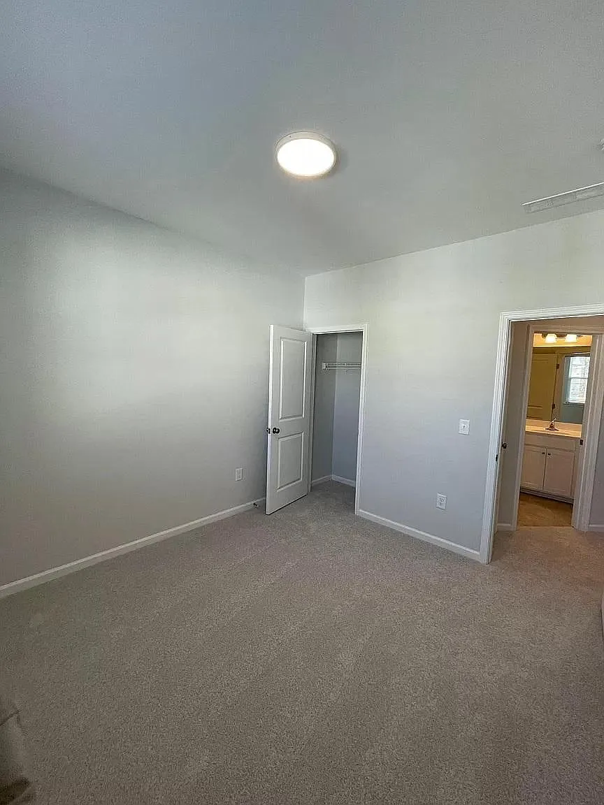 4 bed, 3.5 bath, 2227 sqft, $2,500 — Photo 4