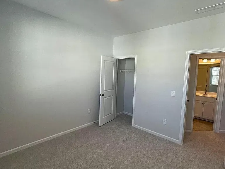 1049 Islip Pl — Photo 3
