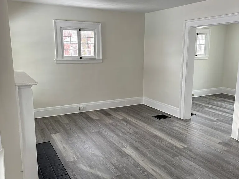 1164 W 7th St — Photo 2