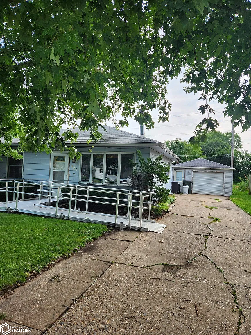 406 Prairie St photo 1