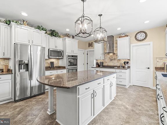 4th image of 40 Whistler Way